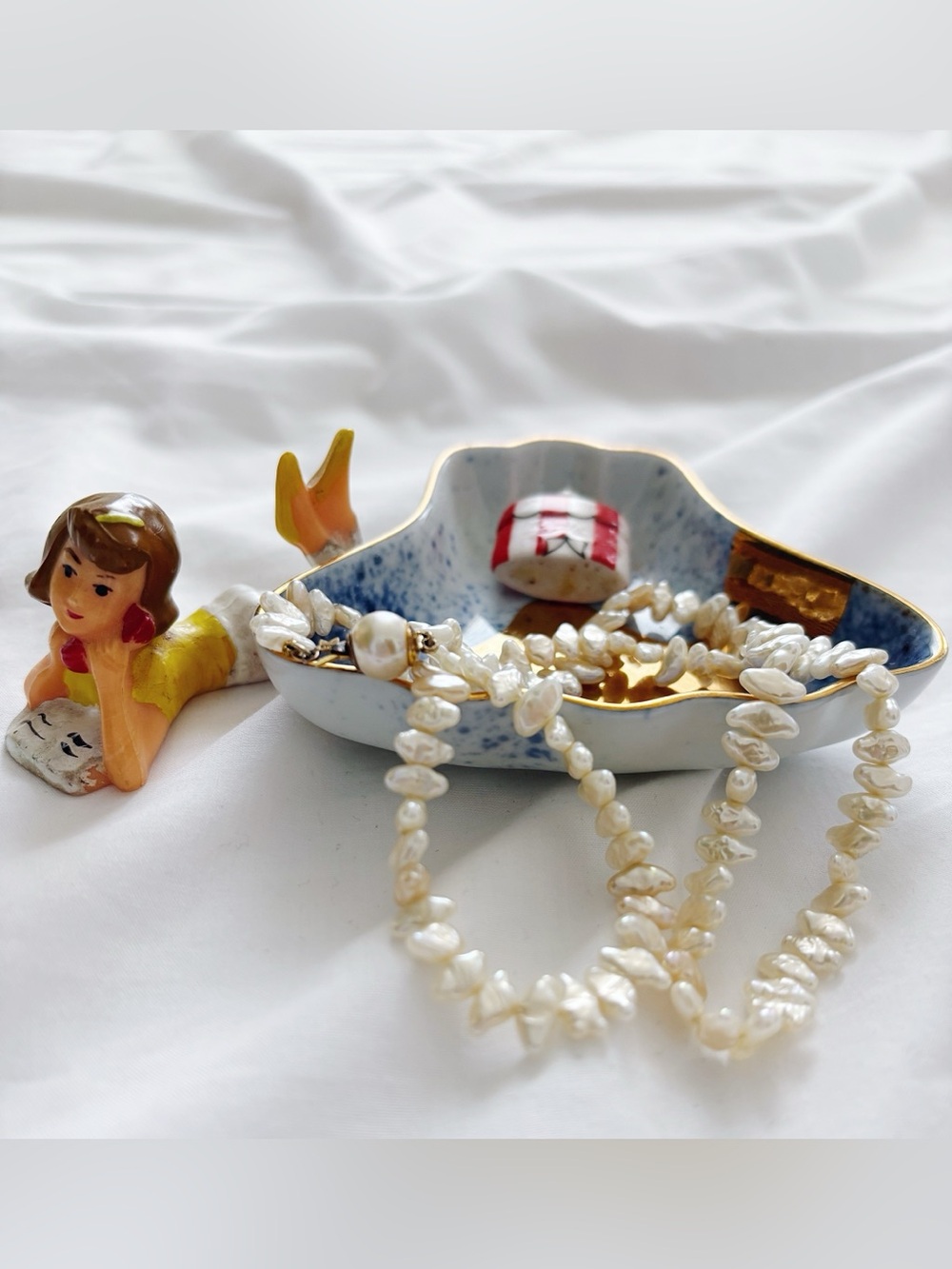 Delightful vintage freshwater pearl necklace from the 1990s.
